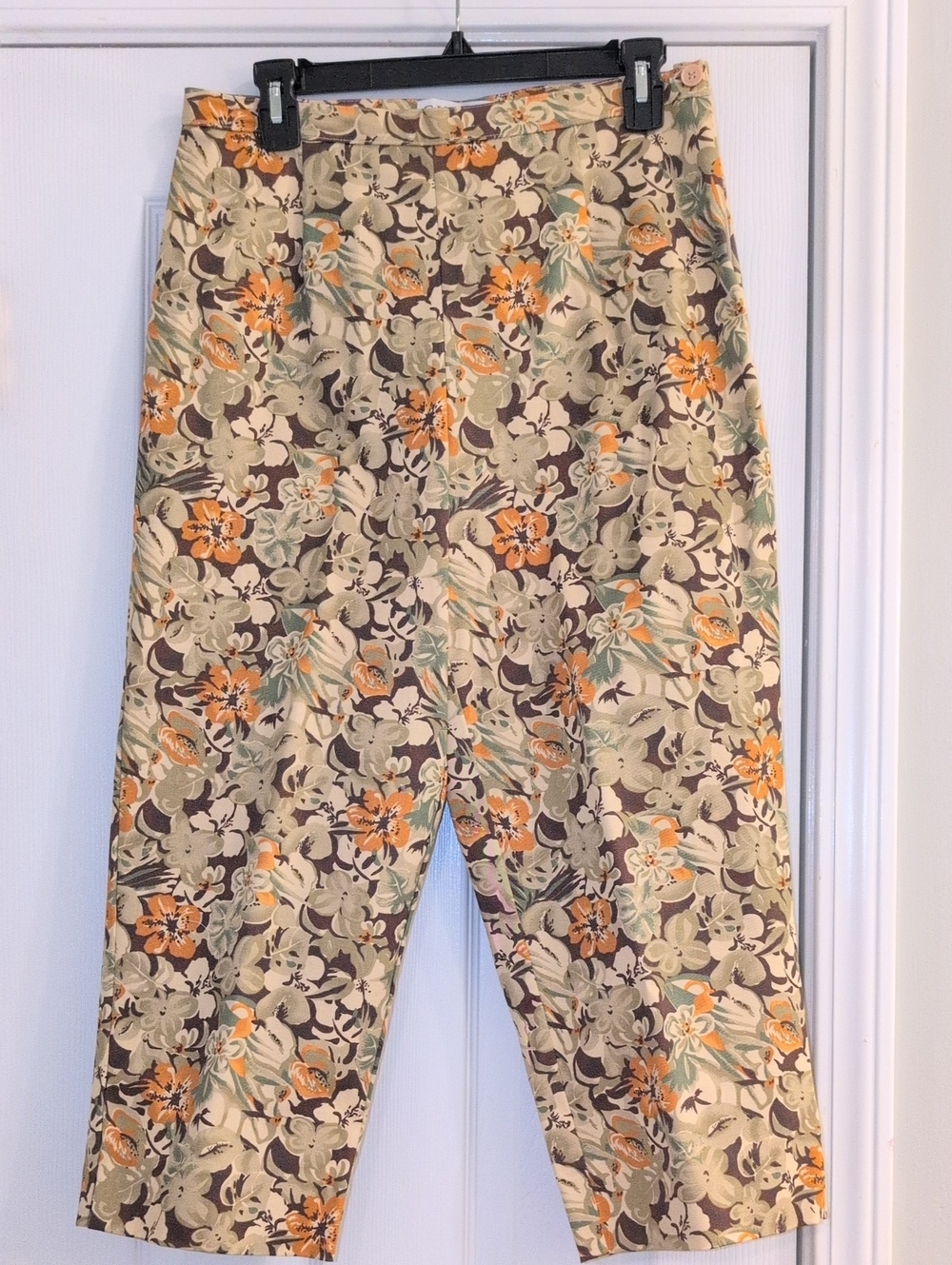 Chaus Floral Capris — Cream, Orange & Brown